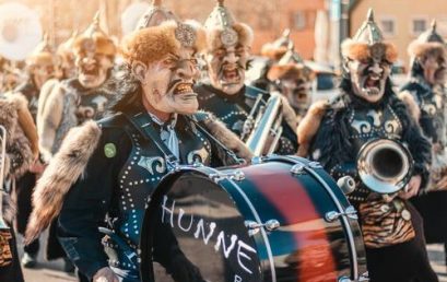 Band i kostymer
